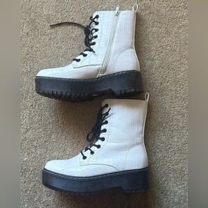 Unionbay Women’s Kiwi White Platform Combat Boots Size 6.5
